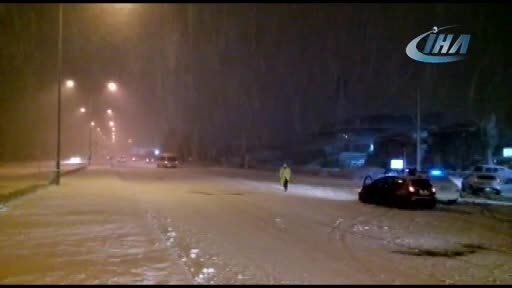 Bursa-Mudanya yolu kapandı, yüzlerce araç mahsur kaldı