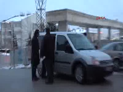 Emekli kadın öğretmen ile annesini öldüresiye dövdüler