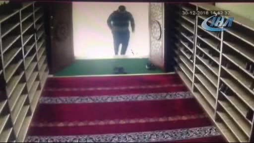 Bursa'da ayakkabıları önce kokladı sonra çaldı