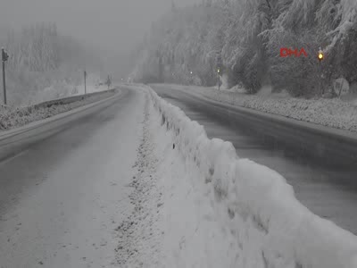 Kar, Bolu Dağı'nda ulaşımı yavaşlattı