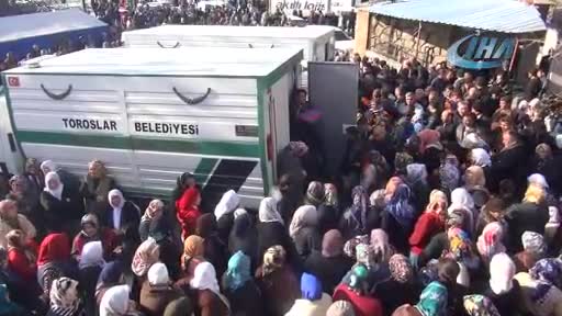 Selde hayatını kaybeden genç çift, gözyaşları arasında son yolculuklarına uğurlandı
