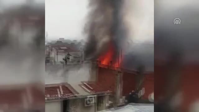 Bursa'da çatı katında korkutan yangın - 2