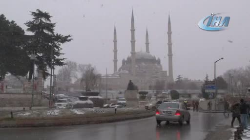 Edirne'de kar etkisini arttırdı