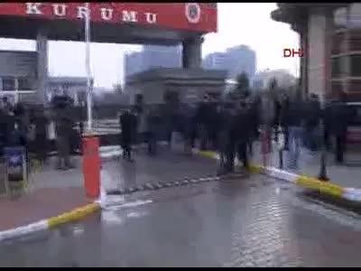 Adli Tıp önündeki acı bekleyiş