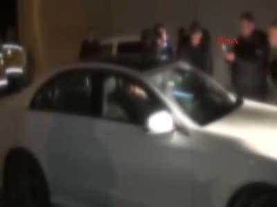 Otomobilinde başından vurulmuş halde bulundu