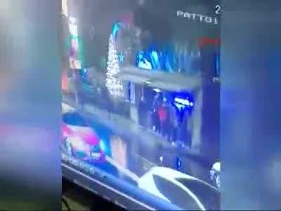 Teröristin gece kulübüne giriş anı güvenlik kamerasında