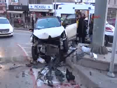 Otomobil refüje çıktı: 1 yaralı