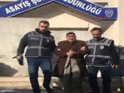 Evine el bombası atıp akrabasını öldürdü