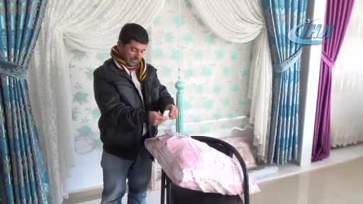 Yastıkta bulduğu bin lirayı kaymakama teslim etti