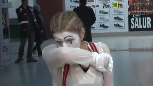 Bulaşıcı hastalıklar hakkında pandomimli uyarı