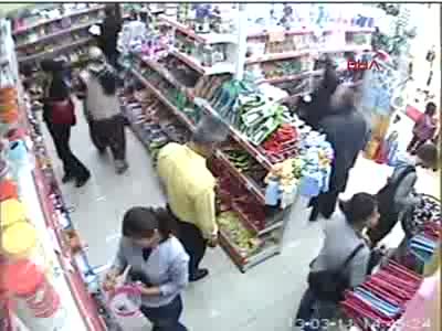 Markette akılalmaz taciz!