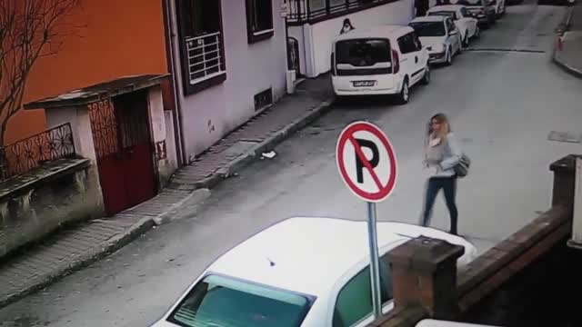 Bir kadını şehrin orta yerinde, güpegündüz böyle kaçırdılar