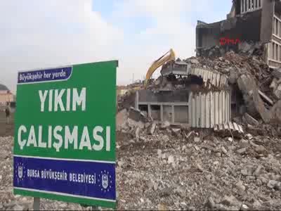 Bursa'da kentin en önemli mimari eserlerinden Tolon fabrikası yok edildi