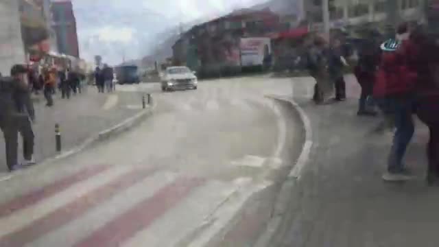 Bursa'da şiddetli lodos renkli görüntülere sahne oldu