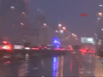Kar yağışının etkisini artırdığı İstanbul'da trafik yoğunluğu yüzde 90'a ulaştı