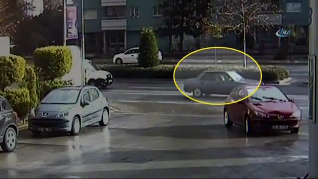 İzmir'de teröristlerin kullandığı araçlar kamerada