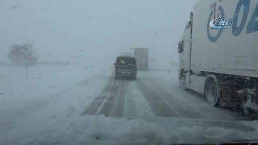 Bursa-İzmir yolu 4.5 saattir kapalı, konvoy 40 kilometreye ulaştı