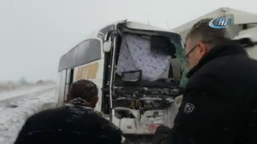 Bursa İzmir kara yolunda tipi kurtarma çalışmalarına izin vermiyor