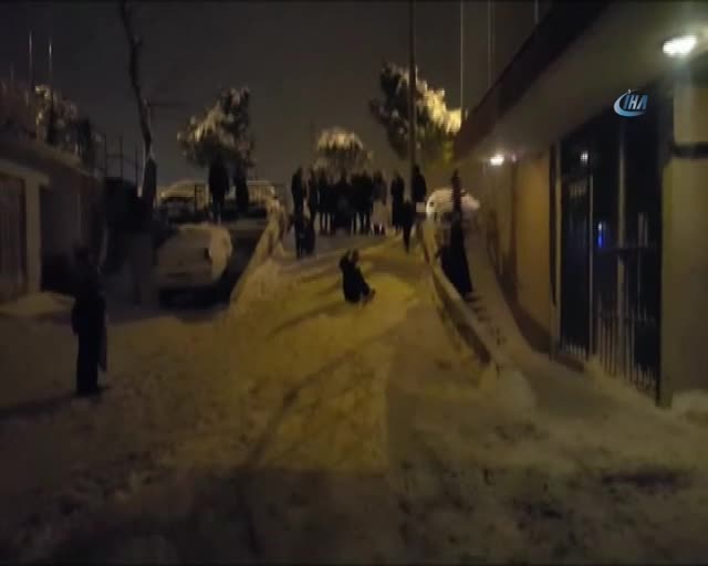 Bursa'da karın keyfini kayarak çıkardılar