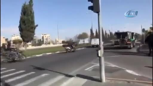 Kudüs'te kamyon kalabalığa daldı: 3 ölü, 15 yaralı