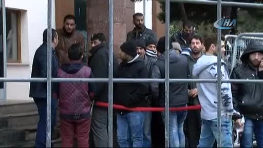 Suriyelilerin ikametgah izdihamı