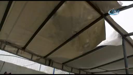 İstanbul Sarıyer'de pazar alanının çatısı çöktü