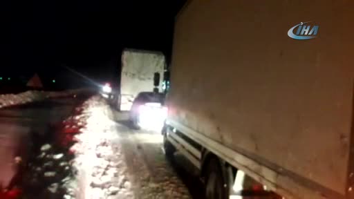 Kayan tır Bursa-Bandırma karayolunu ulaşıma kapattı