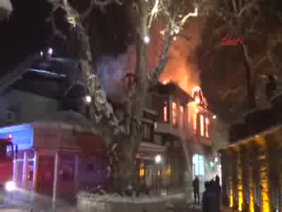 Bursa'da 185 yıllık tarihi binalar küle döndü