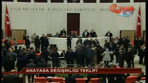 Anayasa değişiklik teklifi oylamasında kriz
