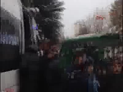 Cenaze namazında tente çöktü! Yaralılar var