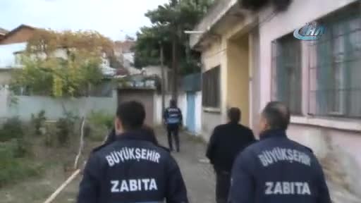Midye çuvalları kümesten çıktı
