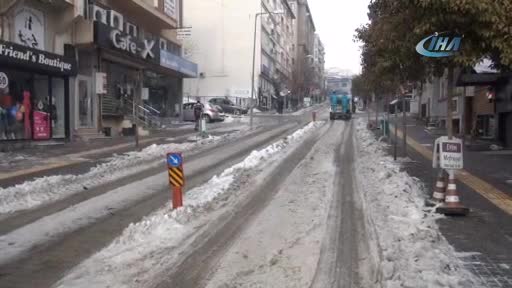 Vatandaşın 'buzlu yol' imtihanı