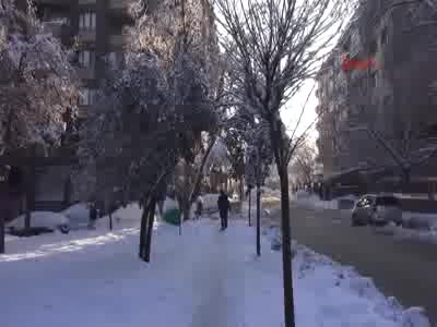 Trakya'da kar yerini buzlanmaya bıraktı