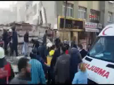 İstanbul'da bina çöktü - 2