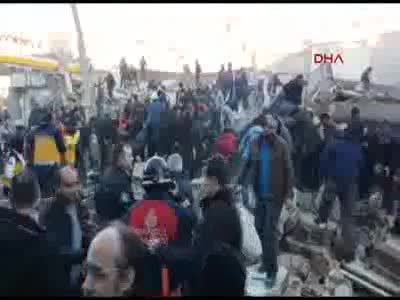 İstanbul'da bina çöktü - 3