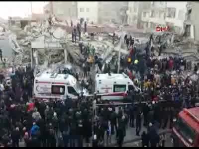 İstanbul'da bina çöktü - 5