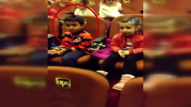 Çöken bina 5 yaşındaki ikizleri ayırdı