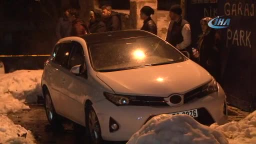 Sultangazi'de park halindeki araca el yapımı patlayıcı atıldı