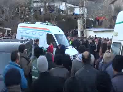 Yangında can veren aile toprağa verildi