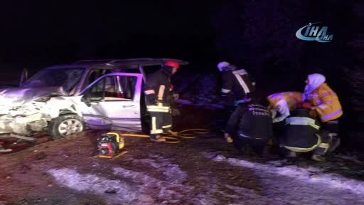 Denizli'de trafik kazası: 3 ölü, 5 yaralı