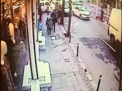 Çöken binanın ayırdığı ikizlerin son anları kamerada