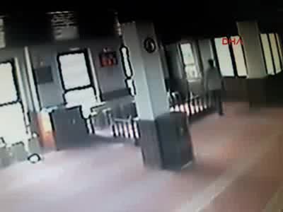 Bursa'daki camiden hırsızlık güvenlik kamerasına yakalandı!