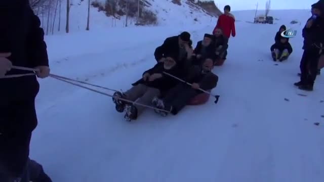 Dedeler leğenlerle kaydı: Kahkaha garantili