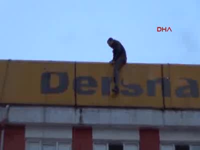 Bursa'da intihardan vazgeçirildi, arandığı suçtan gözaltına alındı