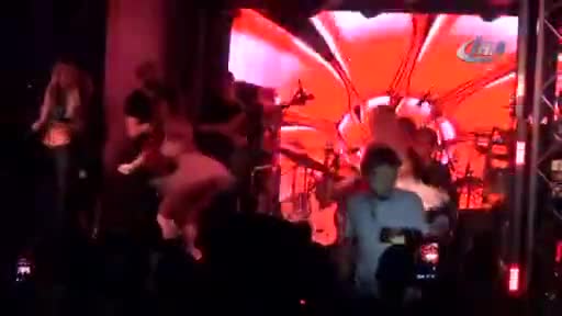 Serdar Ortaç Bursa'da hayranlarına unutulmaz bir gece yaşattı