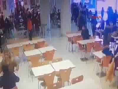 Bursa'da karbon kaçağı AVM'de paniğe neden oldu