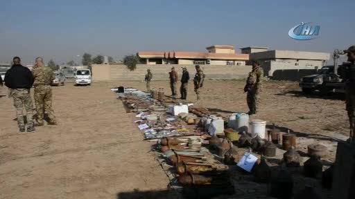 Irak ordusu Musul'da DEAŞ'a ait mühimmatları temizliyor