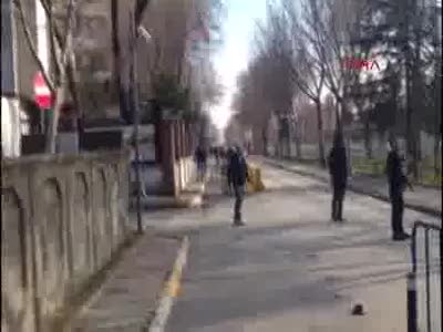 İstanbul Emniyet Müdürlüğü'nün girişinde silahlı çatışma
