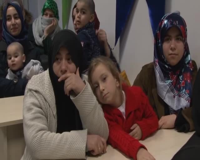 Başkan Altepe Bursa'da Türkçe öğrenen Suriyelileri ziyaret etti