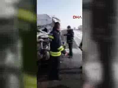 Erzurum'da zincirleme kaza: 24 yaralı